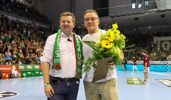Ministerpräsident Sven Schulze und Bundestrainer Alfred Gislason. - Foto: Franziska Gora/SC Magdeburg