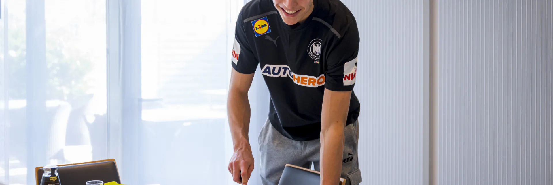 KLAHN_16-2-.jpg