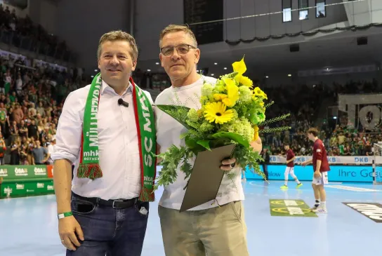 Ministerpräsident Sven Schulze und Bundestrainer Alfred Gislason. - Foto: Franziska Gora/SC Magdeburg