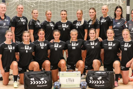 ATV_1F_20_21_Mannschaft_Halle_schwarz_mit_Taschen.jpg