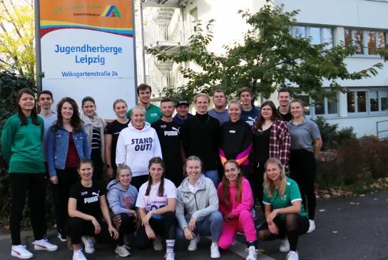 Gruppenbild-draussen-Kopie.jpg